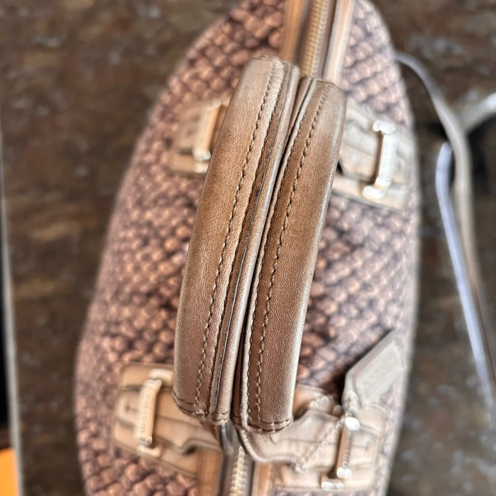 COACH Taylor Snake Print Bag F26037
Gunmetal Python Embossed Luxe
Structured - Picture 9 of 16